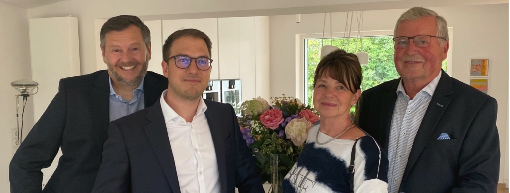 Gruppen Bild Blumen Männer Frau