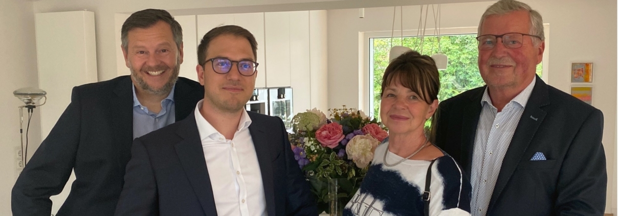 Gruppen Bild Blumen Männer Frau